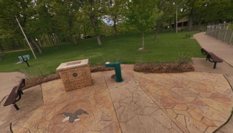 Eagle Point Bluff Fountain2 768x439